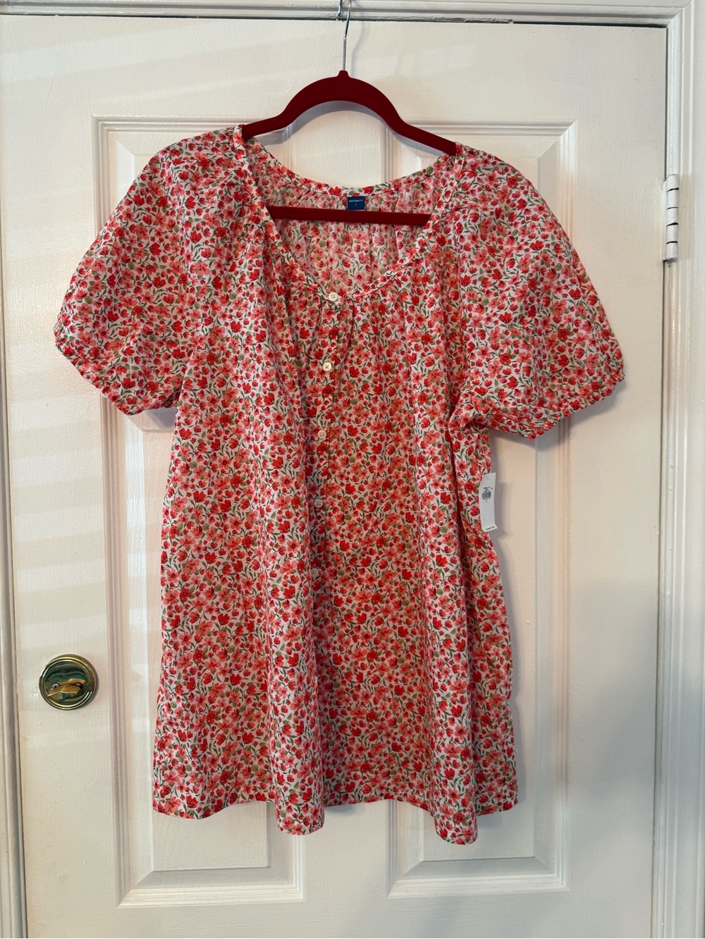 Old Navy Red and White Floral Button-Front Blouse